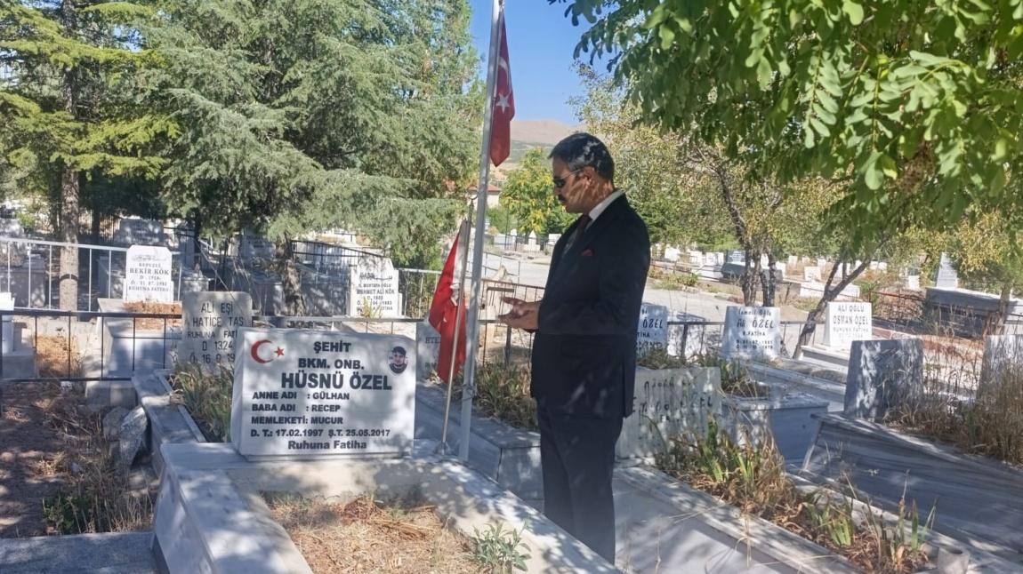 Şehit Hüsnü Özel'e Ziyaret